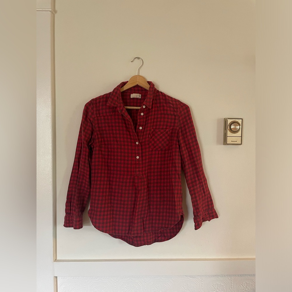 Levi’s plaid shirt